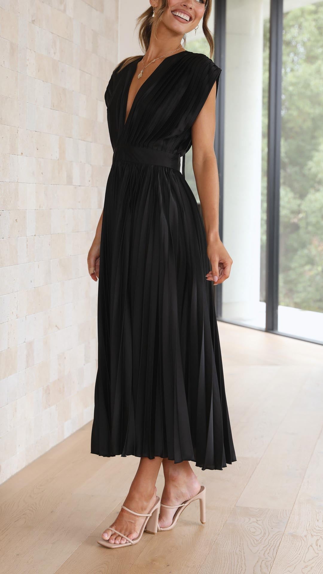 Matilda | Women's Pleated Maxi Dress
