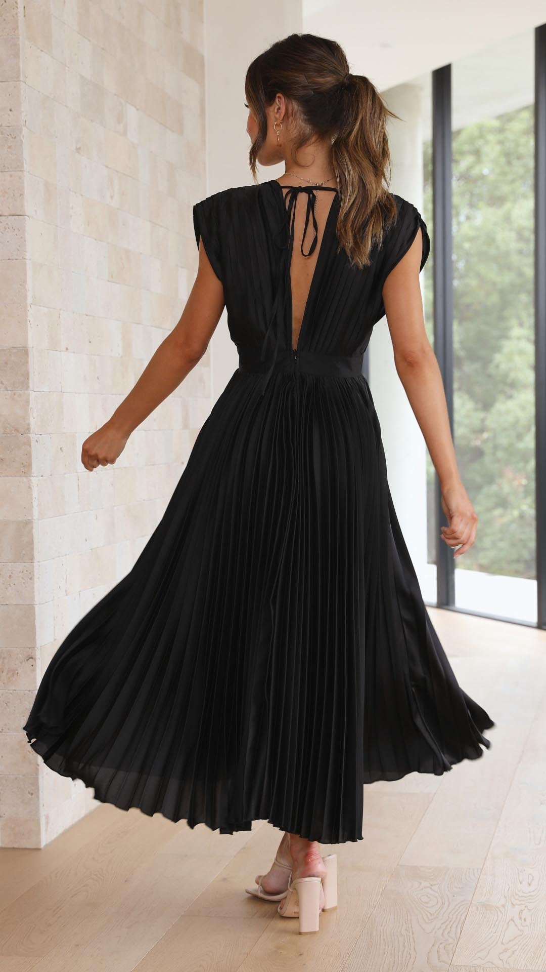 Matilda | Women's Pleated Maxi Dress